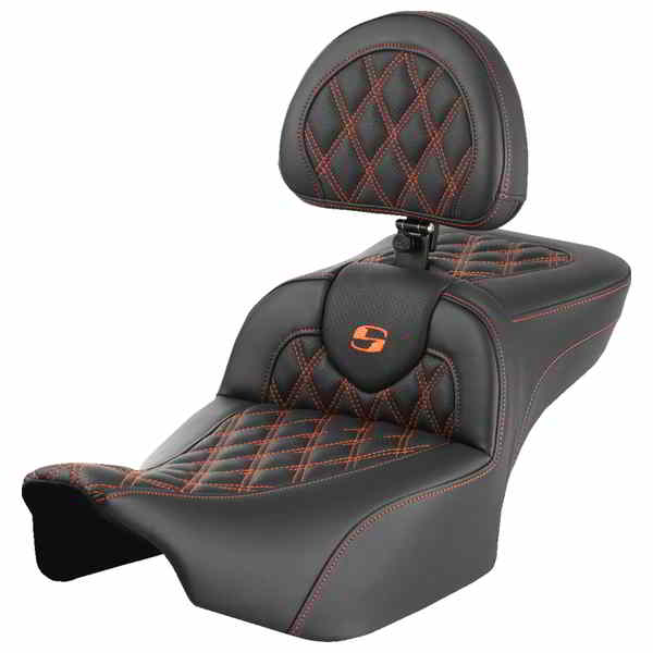 【並行輸入品】 サドルマン ロードソファ  エクステンデッドリーチシート - バックレスト付き - ラティスステッチ - オレンジステッチ - FLTR/FLHX 23-24 823-07-184B3 08011733