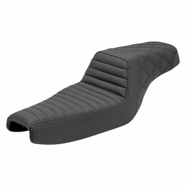 取寄せ ステップアップシート - リアラティスステッチ/フロントタック-Nロール サドルマン Step-Up Seat - Front Tuck-n-Roll/Rear Lattice Stitch - Black 807-11-176 08040751